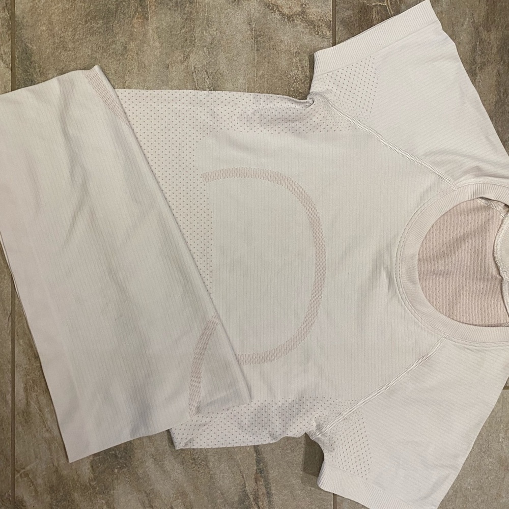Lululemon short sleeve swiftly tech size 6